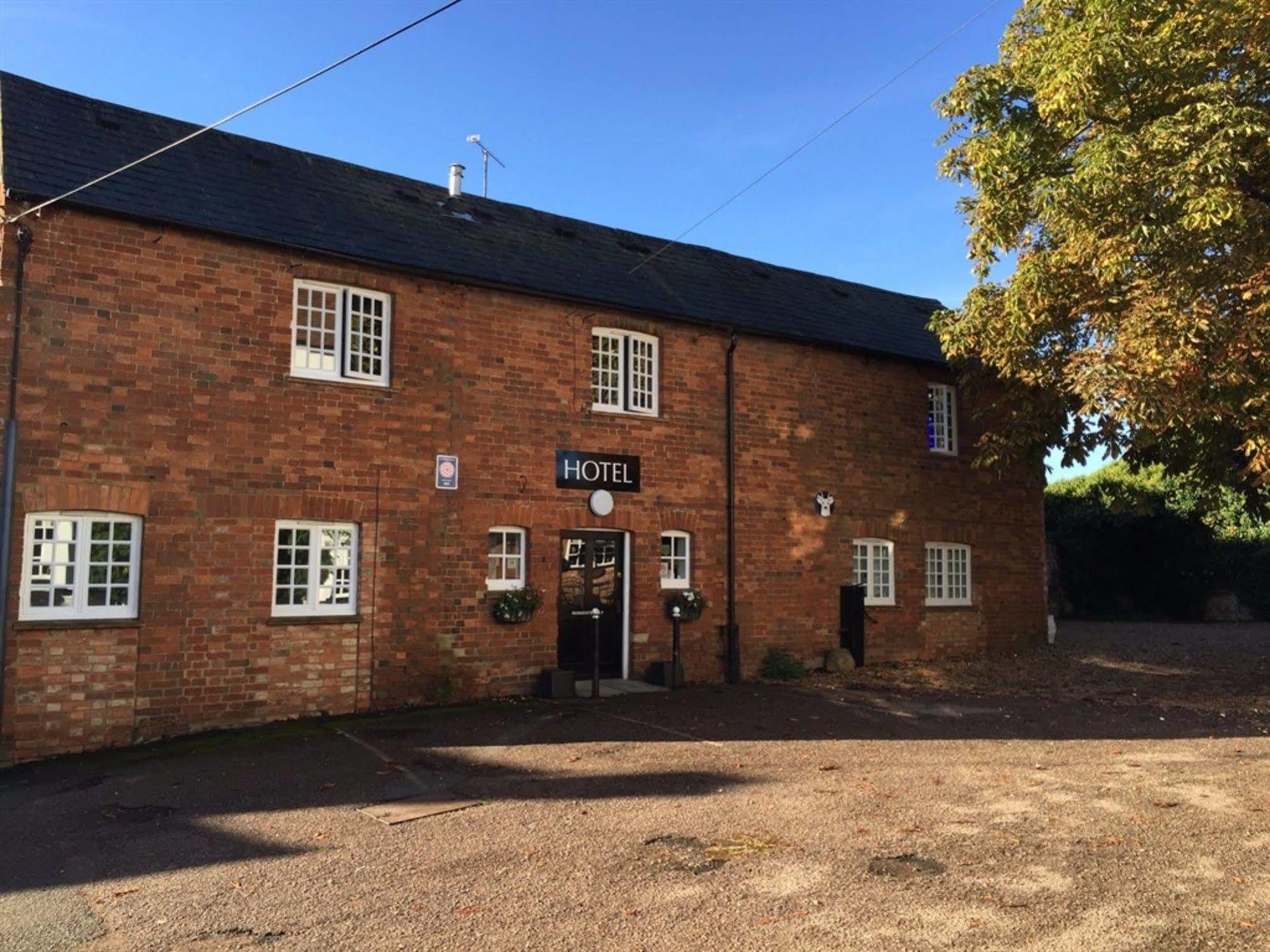 The White Hart Hotel Sherington Exterior photo